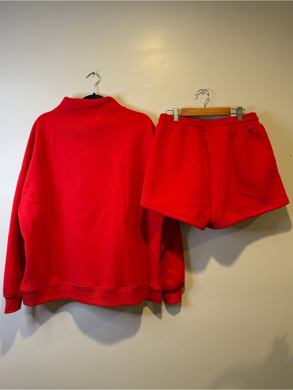 NWT Wilo the Label Active Sporty Funnel Mock Neck Sweatshirt Shorts Set Red Sm - Picture 4 of 8